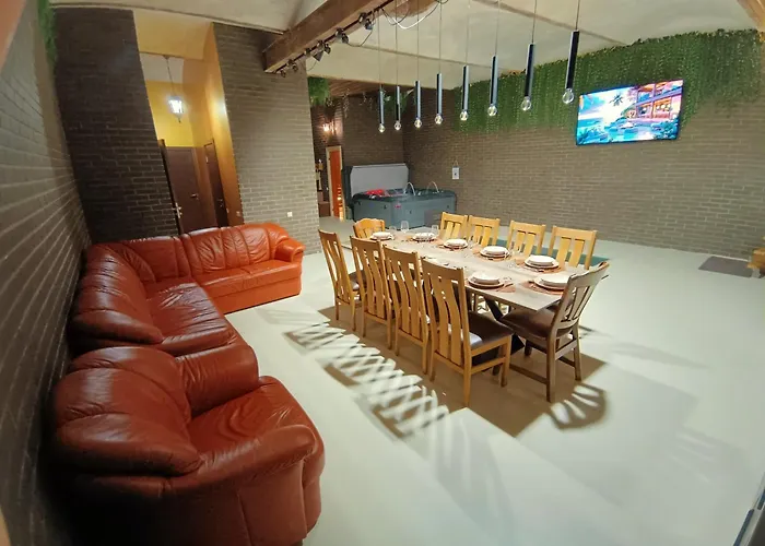 Ernests\' Unique Townhouse With Sauna, Hot Tub And Free Parking