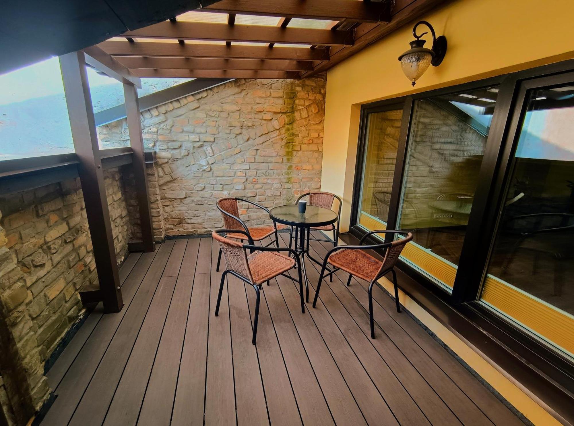 Ernests' Unique Townhouse With Sauna, Hot Tub And Free Parking 公寓