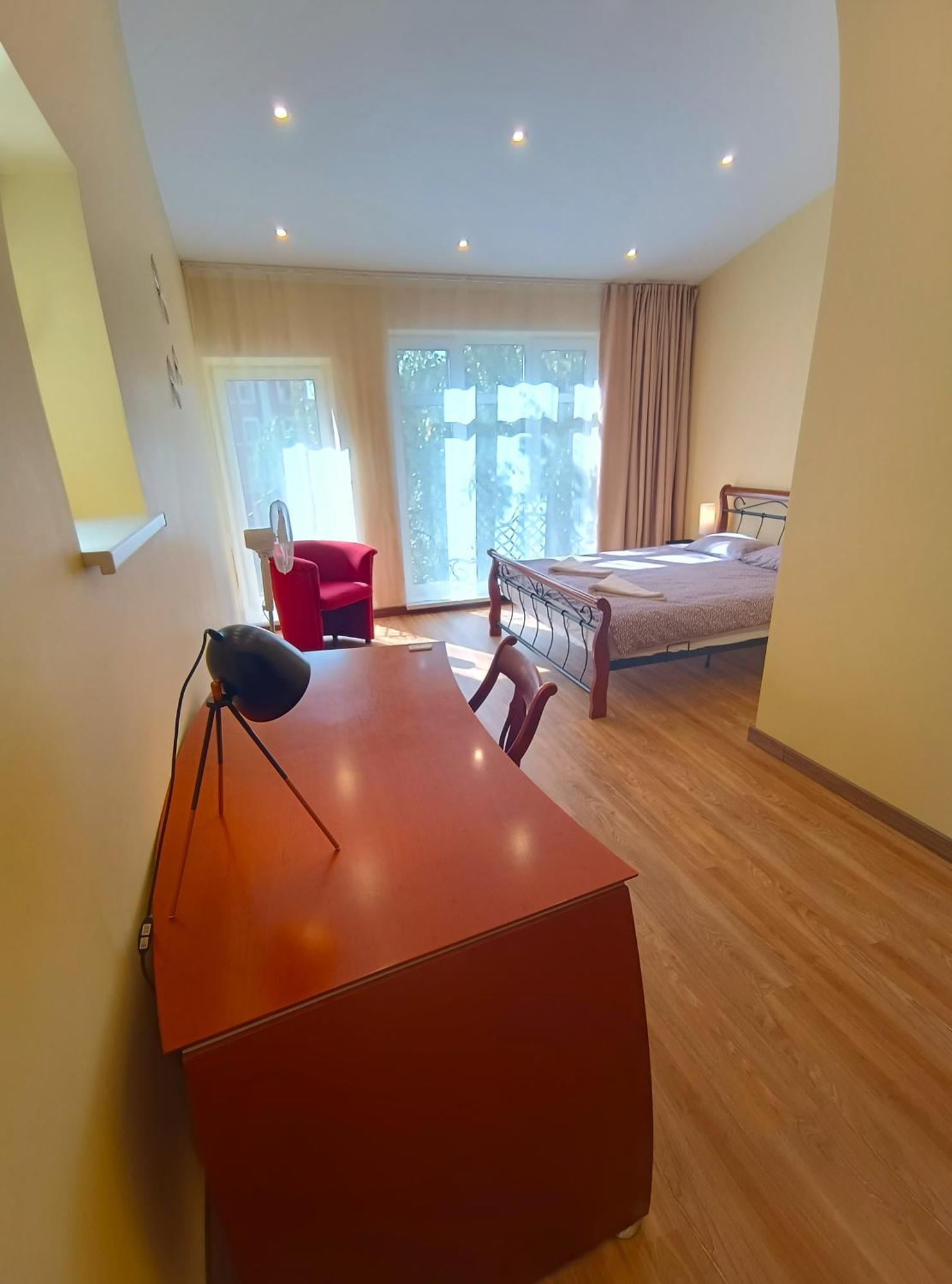 Ernests' Unique Townhouse With Sauna, Hot Tub And Free Parking 公寓 *