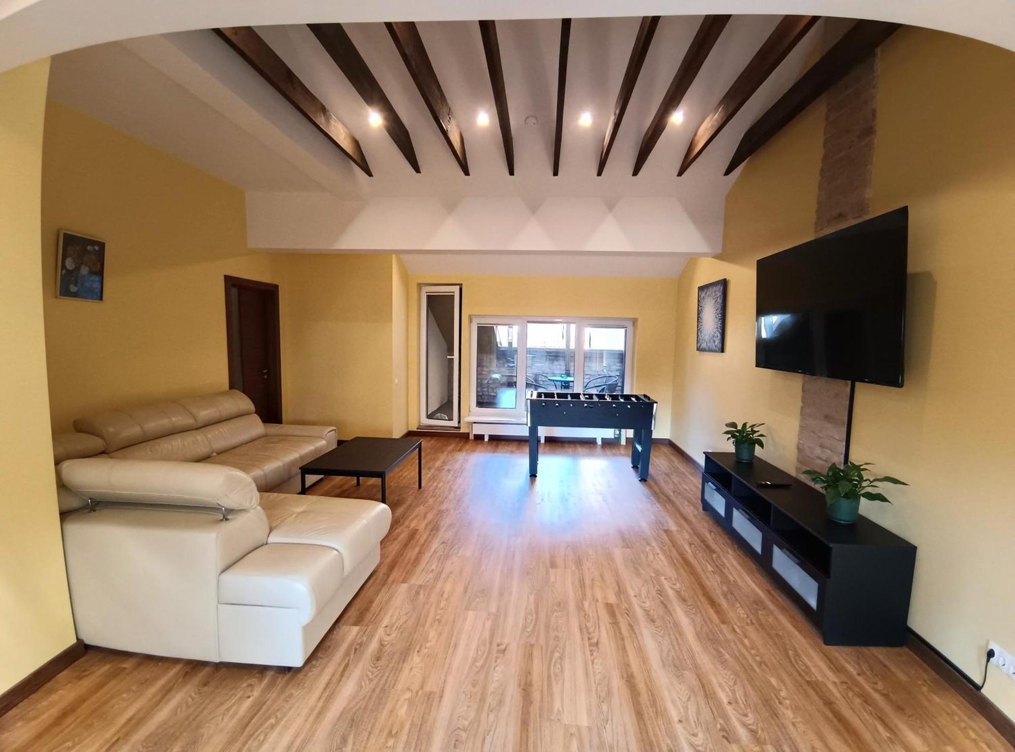 Ernests' Unique Townhouse With Sauna, Hot Tub And Free Parking 公寓