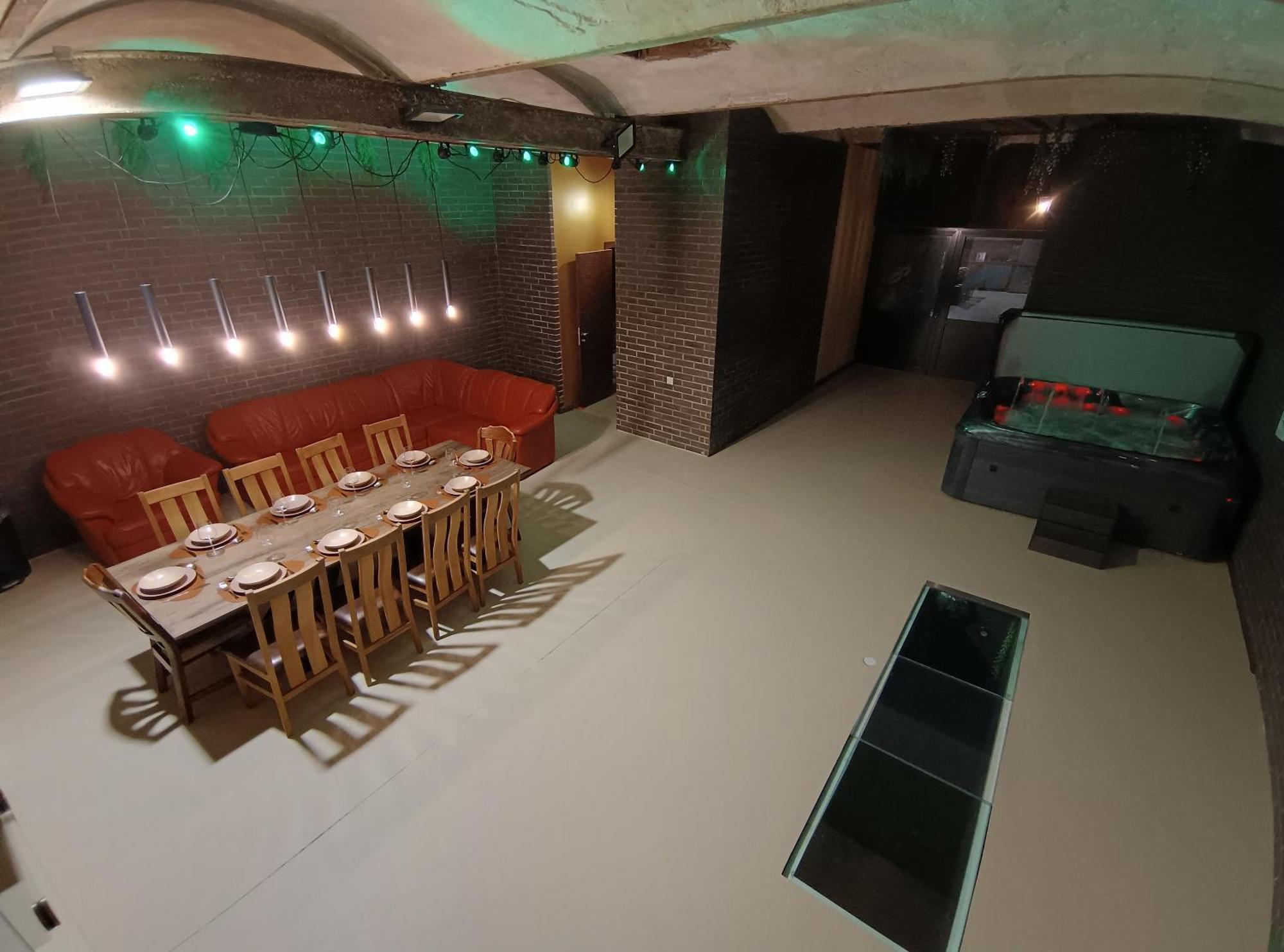 Ernests' Unique Townhouse With Sauna, Hot Tub And Free Parking Apartment